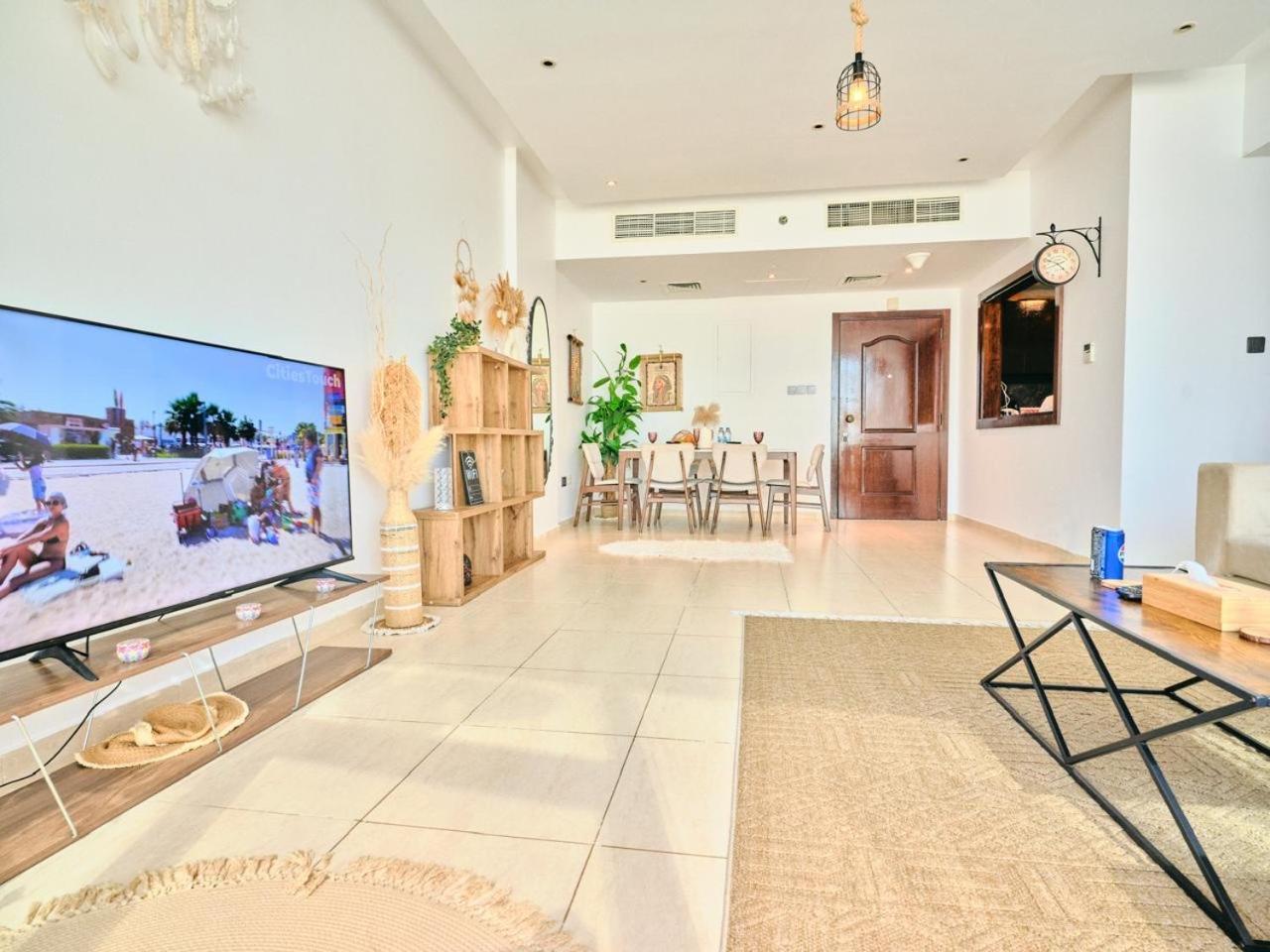 Wonderful Two Bed With Full Marina View Apartment *